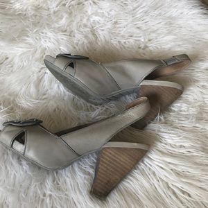 Vince V Camuto gray leather sandals